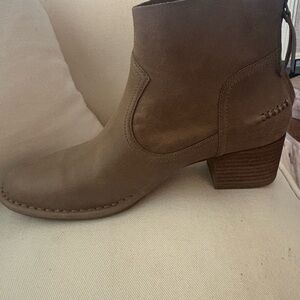 UGG Sahara leather brown back zip Ankle Boots